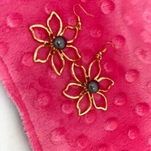 Hamilton Gold Polynesian-Hawaiian Style Earrings with Freshwater Pearl